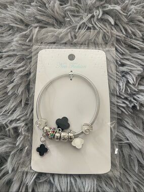 New fashion stretch bracelet with charms